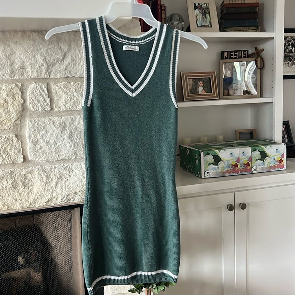 Hollister SIZE XS fitted sweater dress  in great used condition.